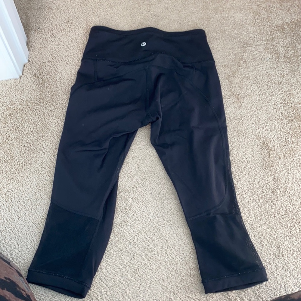 Lulu lemon Capris with mesh at bottom